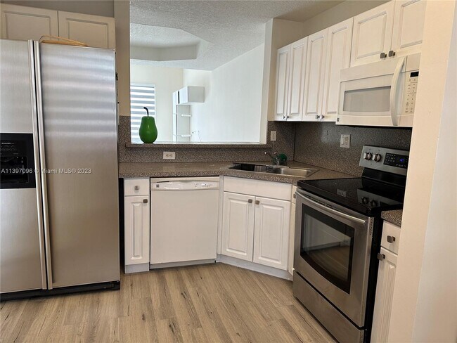 Foto del edificio - 4543 NW 97th Ct