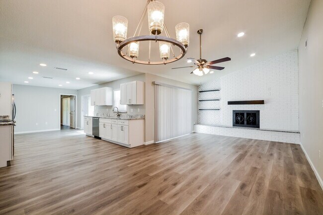 Building Photo - 5148 Magnolia Dr