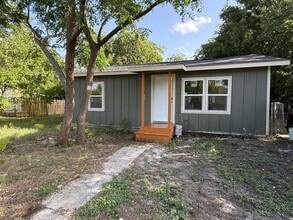 Building Photo - 410 W Lincoln Ave