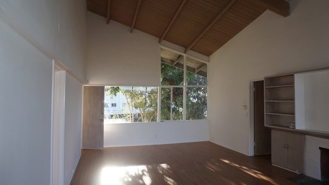 Interior Photo - 17050 W Sunset Blvd