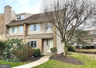 Building Photo - 214 Carriage Ct