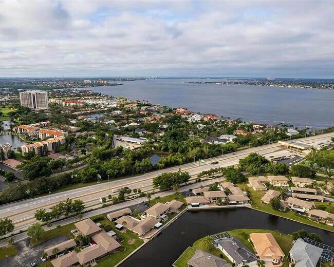 Building Photo - 4289 Island Cir
