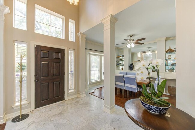 Building Photo - 1526 Forest Home Dr