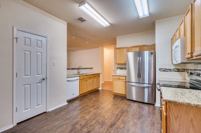 Building Photo - 7909 Country Home Dr