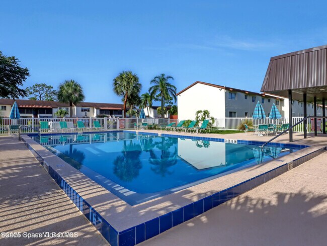 Foto del edificio - 730 Ridge Club Dr
