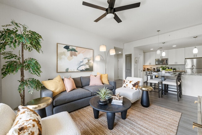 Building Photo - Evergreen Estero