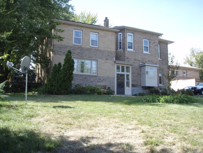 Building Photo - 616 S 37th St