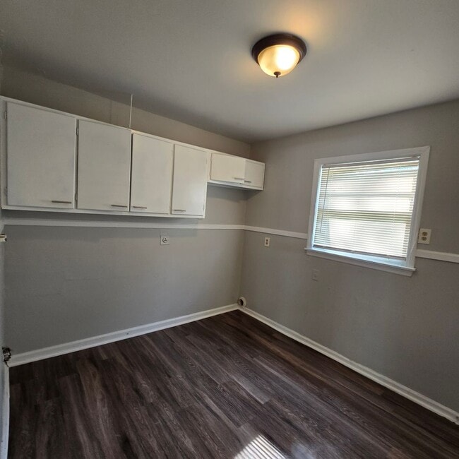 Building Photo - 4684 Berta Rd