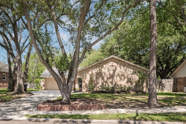 Foto del edificio - 809 Newport Blvd