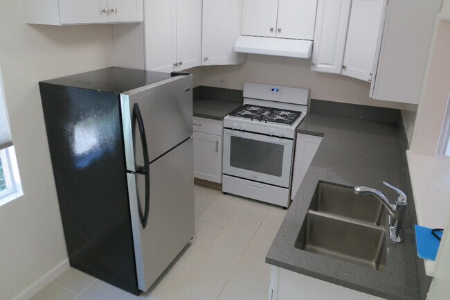 Kitchen - 1960 S Beverly Glen Blvd