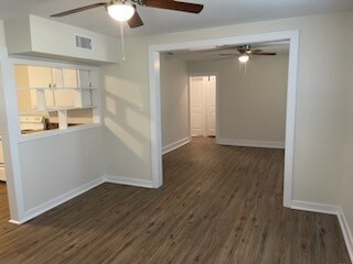 Photo - 122 E Railroad St House