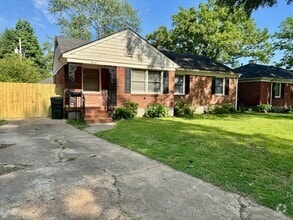 Building Photo - 1654 Ivy Rd