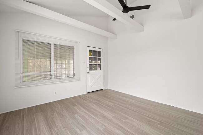 Building Photo - Historic Hyde Park Gem: Fully Renovated 2-...
