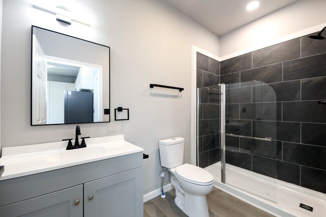 Foto del edificio - 1006 Pocahontas Ave