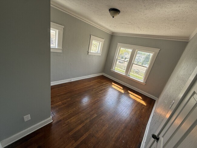 Foto del edificio - 3550 Seymour Ave
