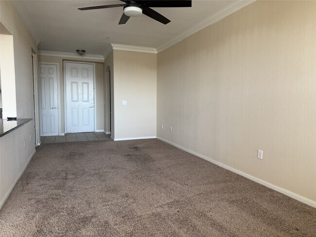 Building Photo - 7575 Kirby Dr