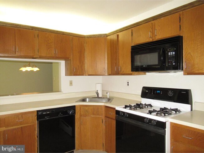 Building Photo - 12 Juniper Ct