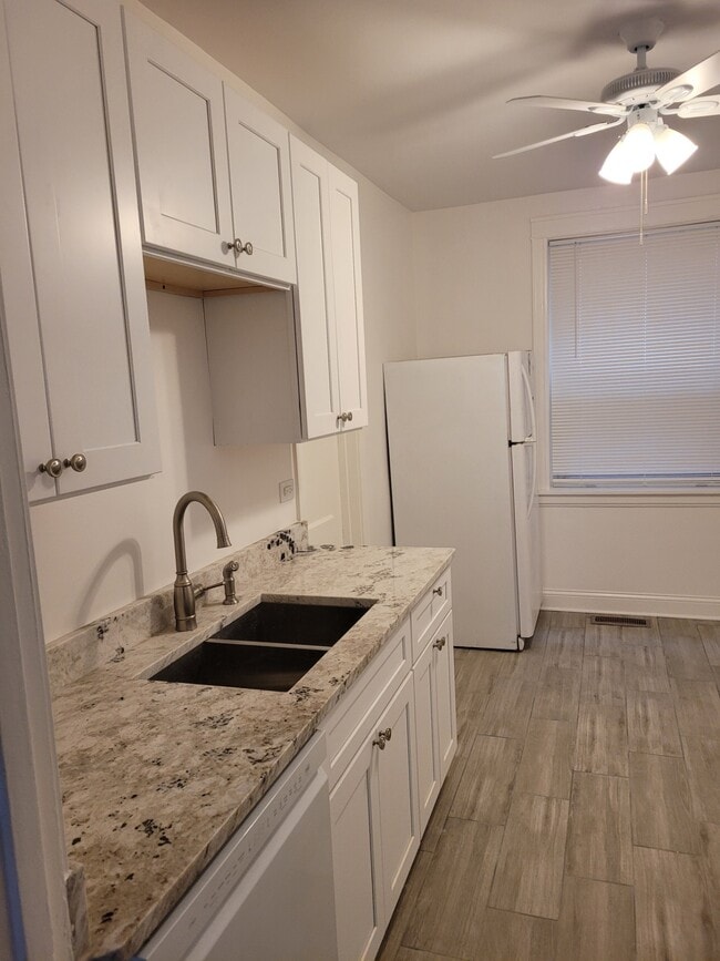 Foto del edificio - 4003 N Hamlin Ave