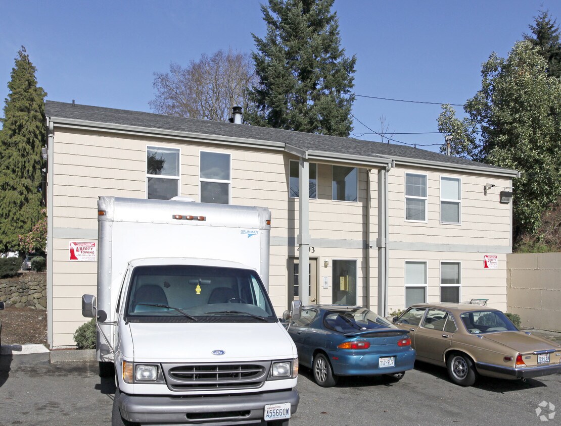 Primary Photo - 4103 Center St