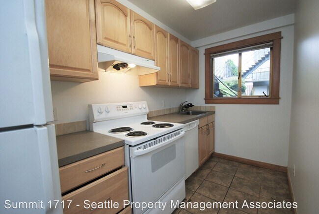 Building Photo - 1717 Summit Ave
