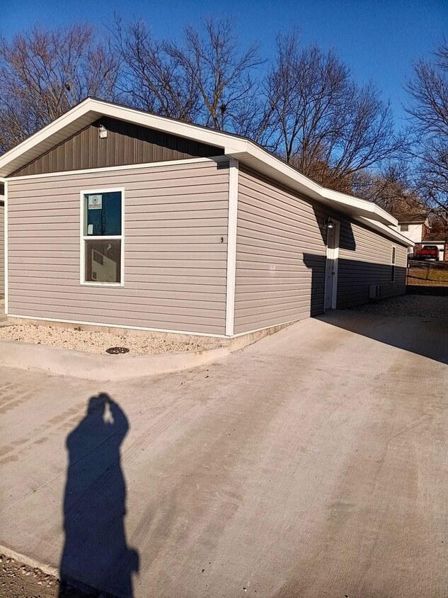 Primary Photo - 3 bed, 1 bath Home