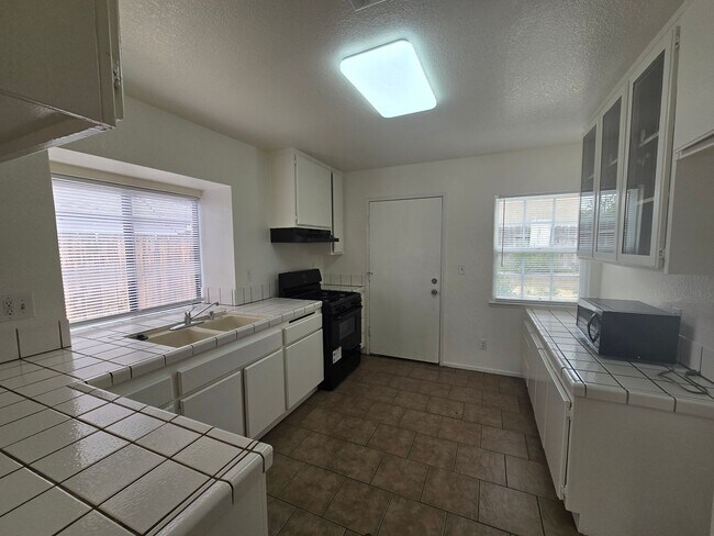 Foto del edificio - 37449 Highland Ct Palmdale 93552