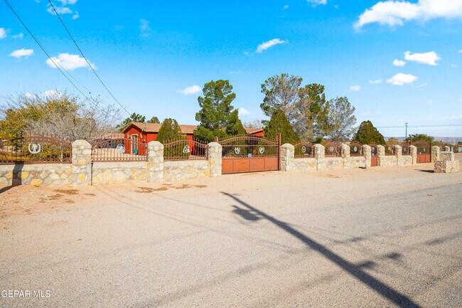 Foto del edificio - 16051 Harrison Ave