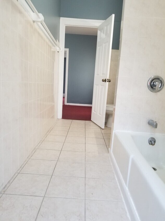 Bathroom - 63 Lake St