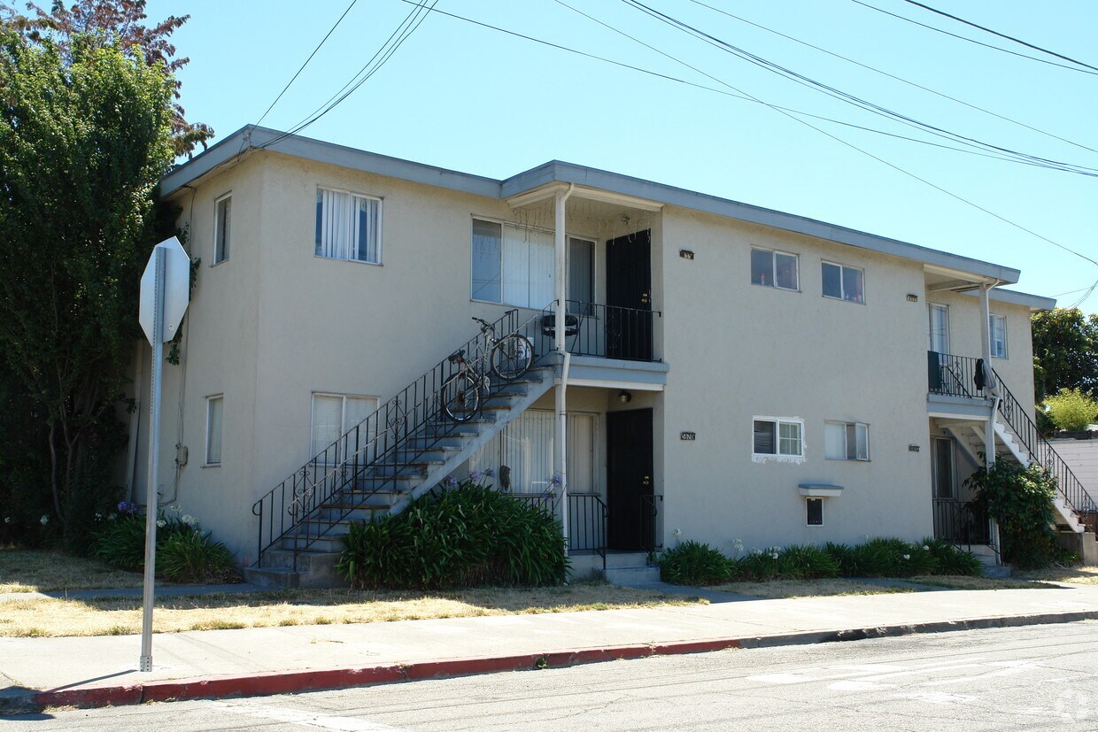 Building Photo - 5664-5670 Gaskill St