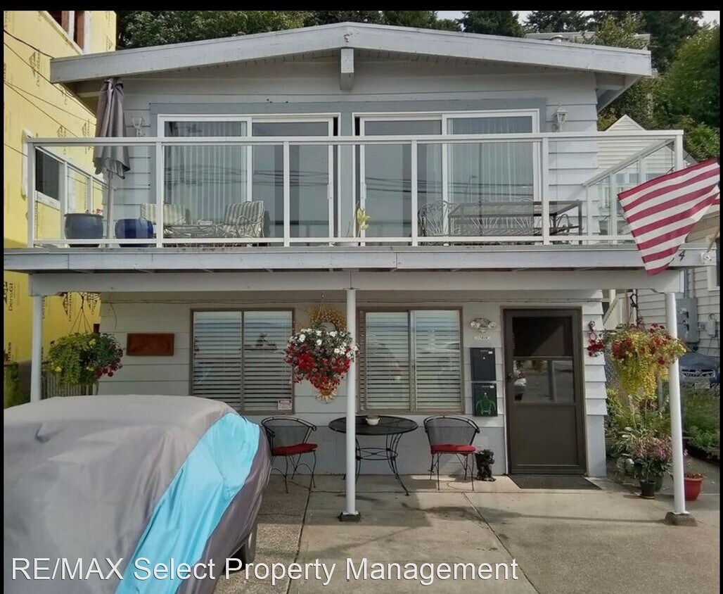 3 br, 2 bath House 1785 Alki Ave SW House Rental in Seattle, WA