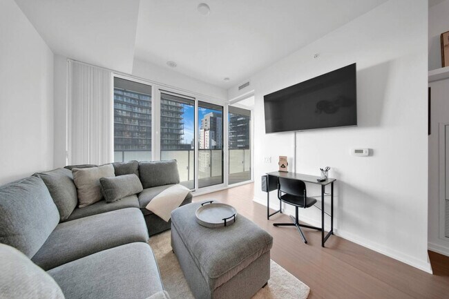 Building Photo - 101 Peter St