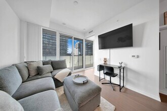 Building Photo - 101 Peter St