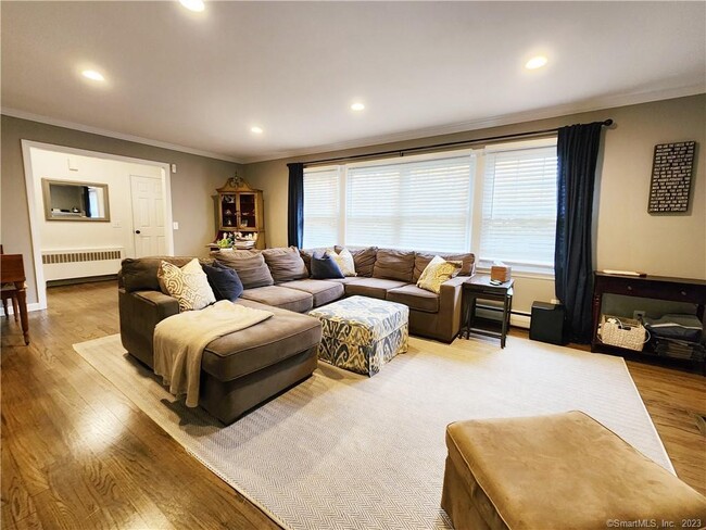 Building Photo - 136 Orchard Hill Ln