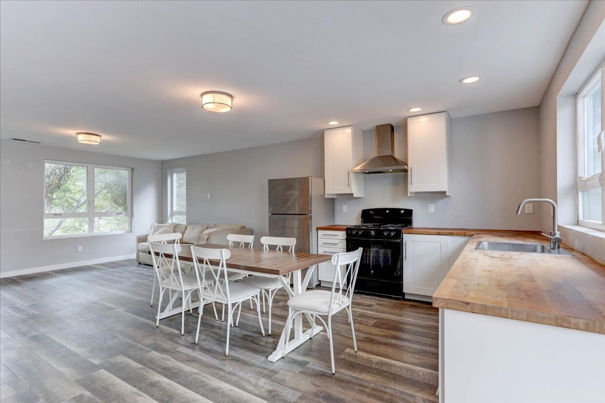 Smashing CU 3bed/2bath/Top Floor Unit - Smashing CU 3bed/2bath/Top Floor Unit