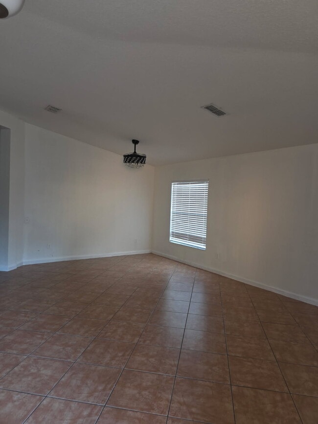 Building Photo - 2225 Granger Ave