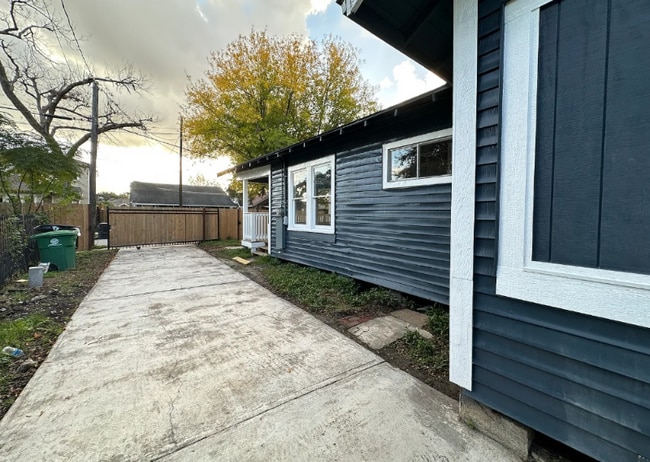 Building Photo - 4209 Walker St