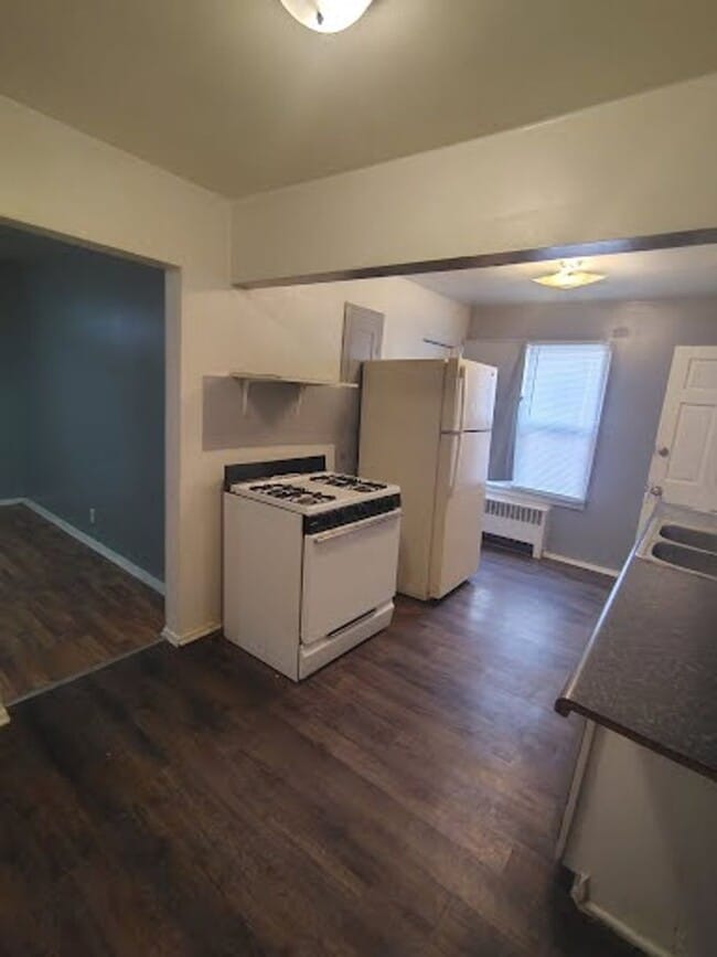 Building Photo - 508 W Maple St