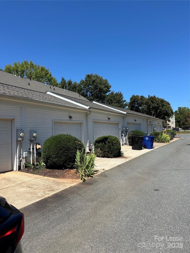 Building Photo - 135 Singleton Rd