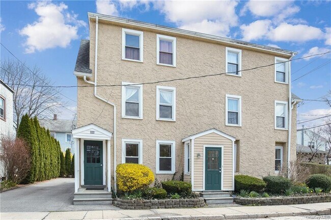 Building Photo - 99 Maple Ave