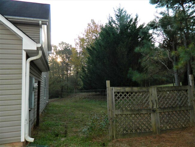 Building Photo - 136 Henry Burch Dr