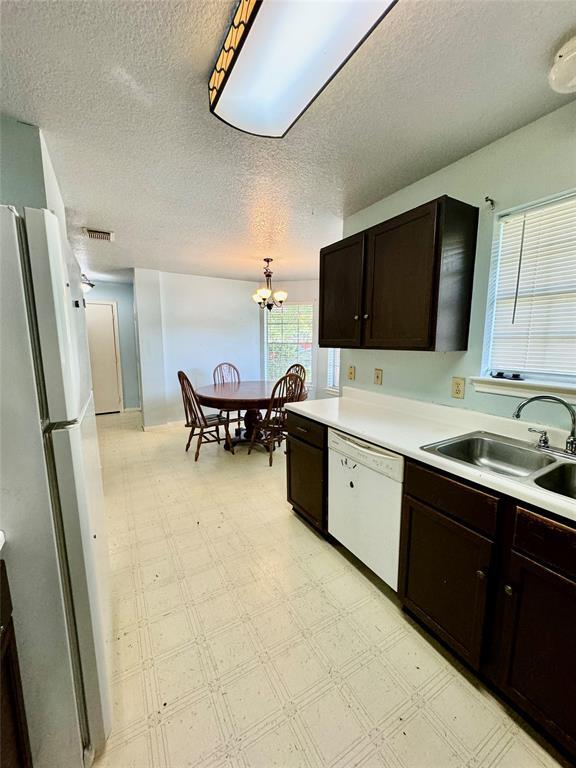 Building Photo - 4830 Woodford St