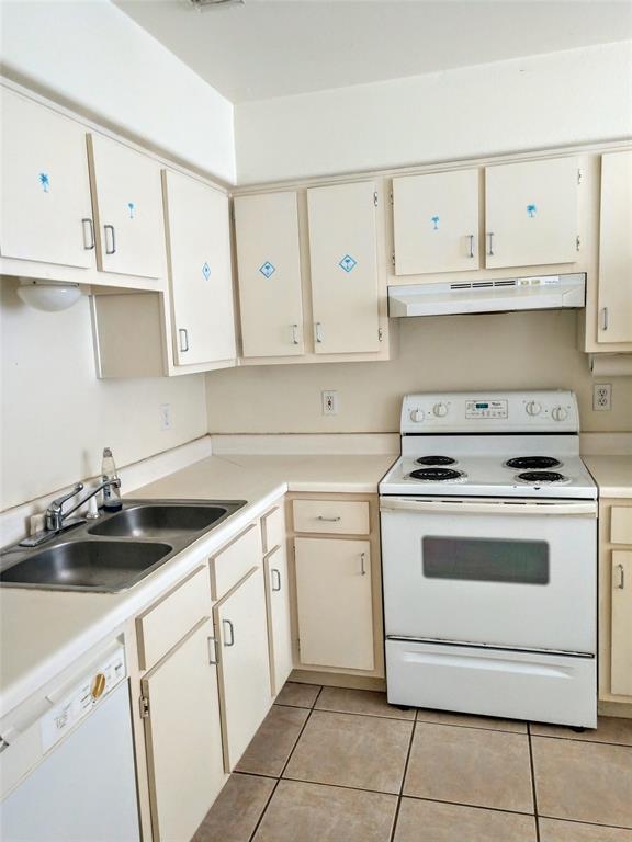 Building Photo - 500 Tiki Dr