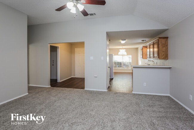 Building Photo - 712 Bridle Trail