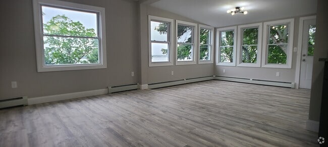 Building Photo - 113 Maple Ave