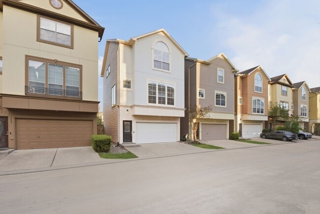 Building Photo - 3209 Clearview Cir