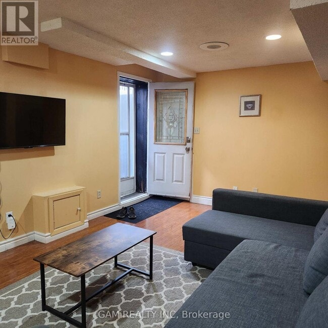 Building Photo - 305 Macedonia Crescent