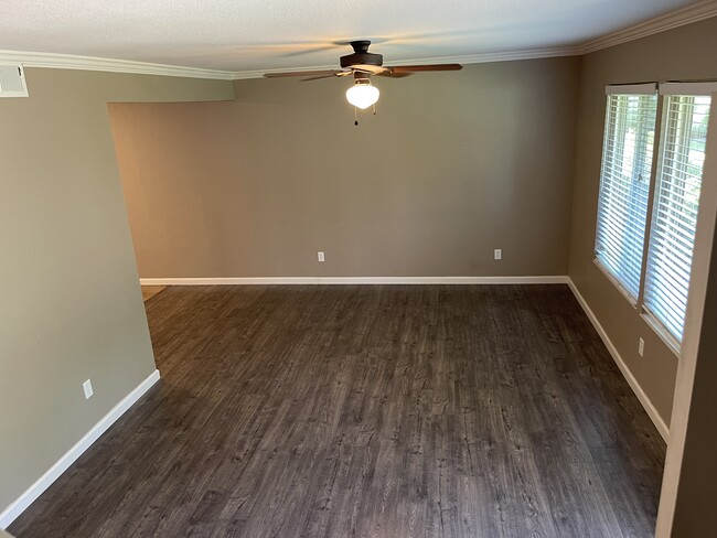 Building Photo - 8805 Salmon Falls Dr