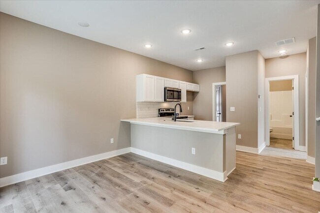 Building Photo - Auburn Villas- Amora Plan