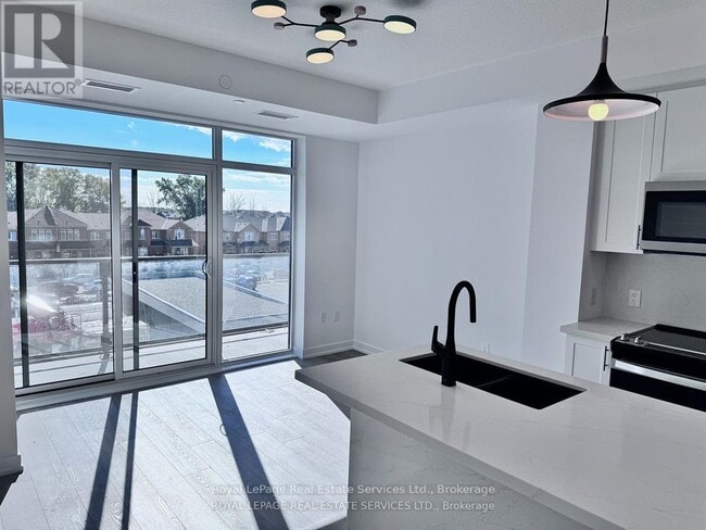 Photo du bâtiment - 460-460 Dundas St E