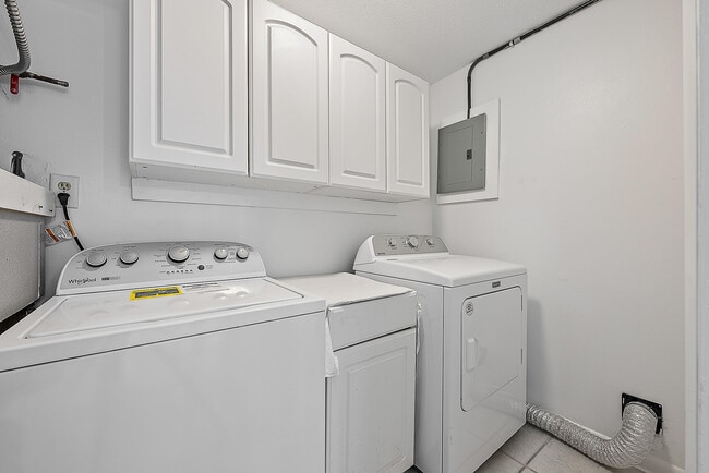 Building Photo - 206 Anglers Cir